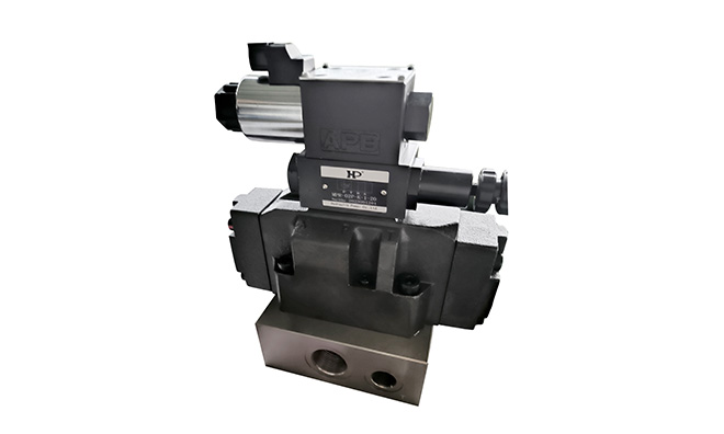 工程機(jī)械(混凝土泵車(chē))中的帶緩沖換向閥組